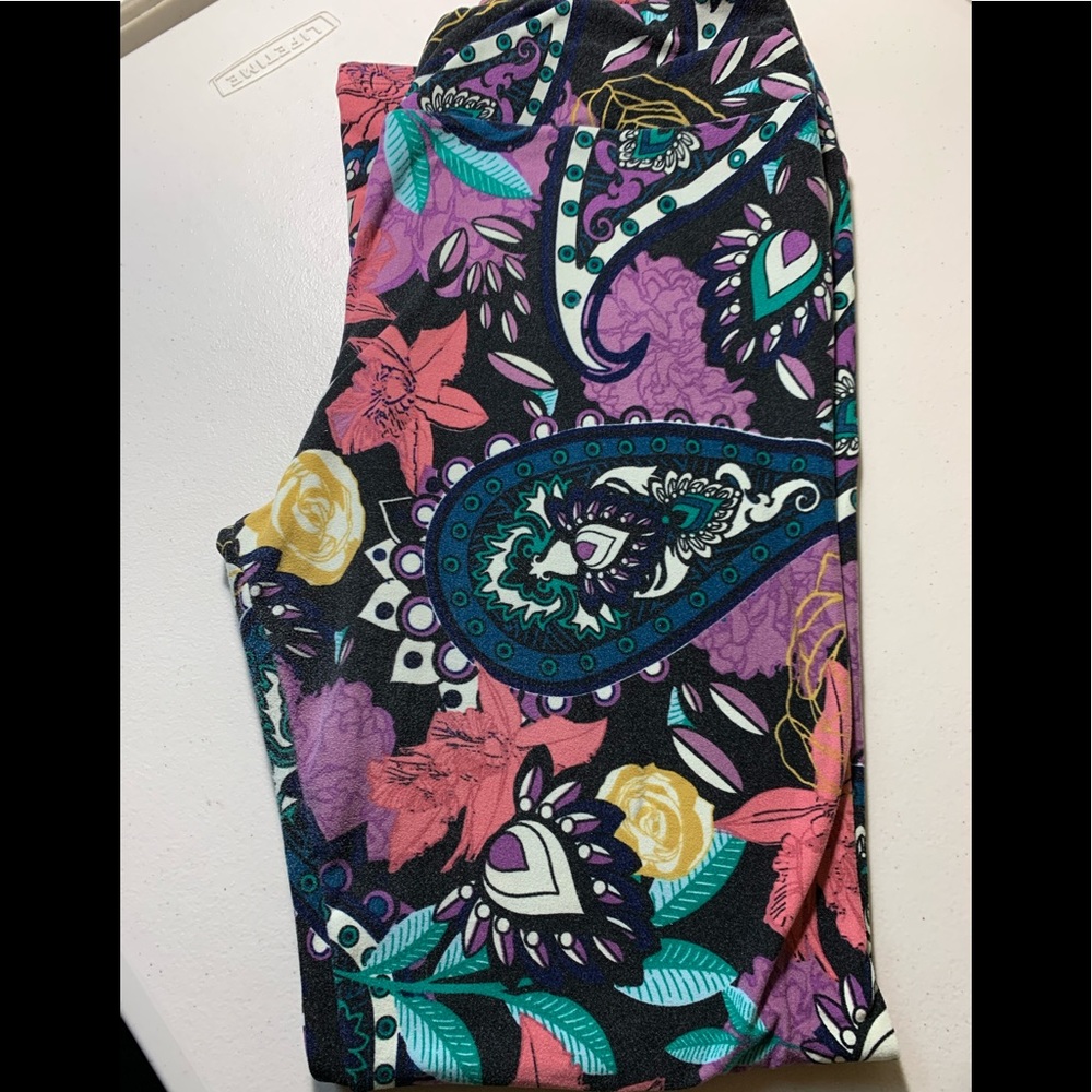 TC Lularoe Leggings Paisley